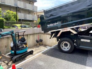 砕石の投入