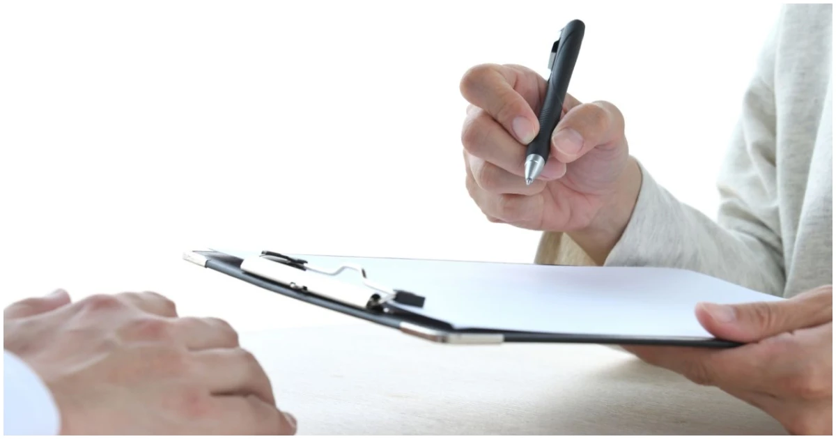 機械式駐車場の悪質メンテナンス業者の手口をイメージした画像