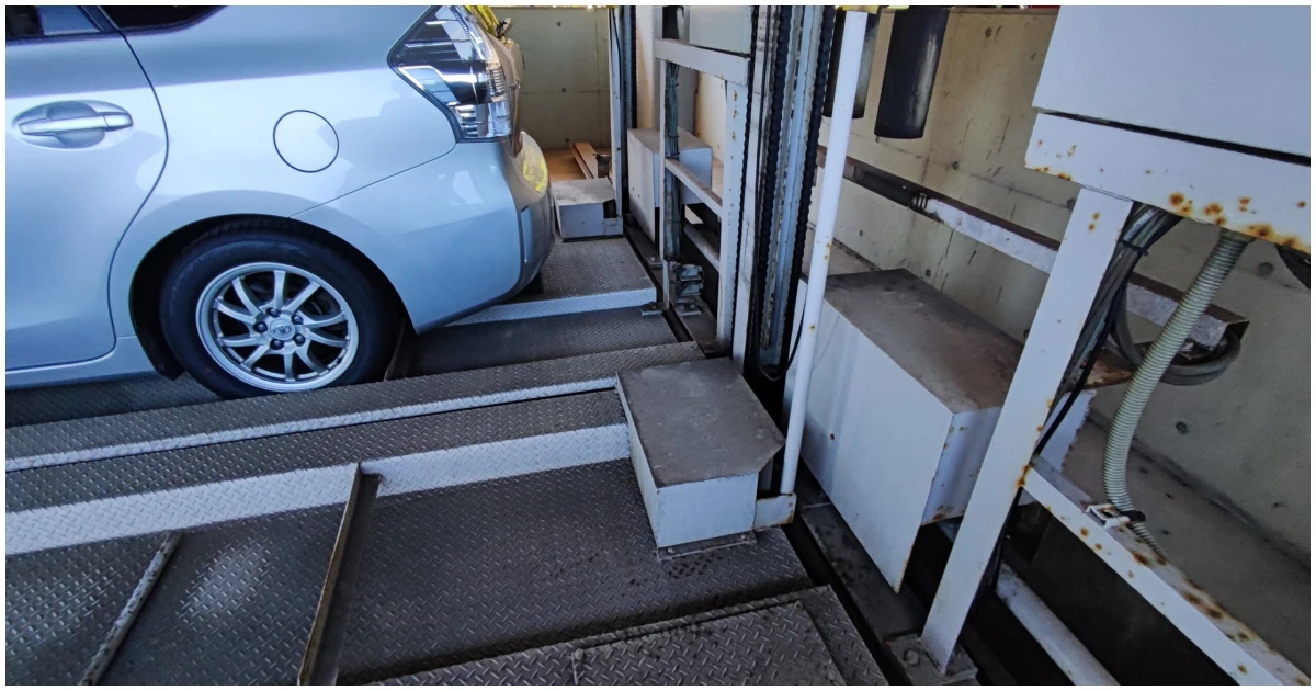 機械式駐車場のオーバーハングと車止め問題のイメージ画像
