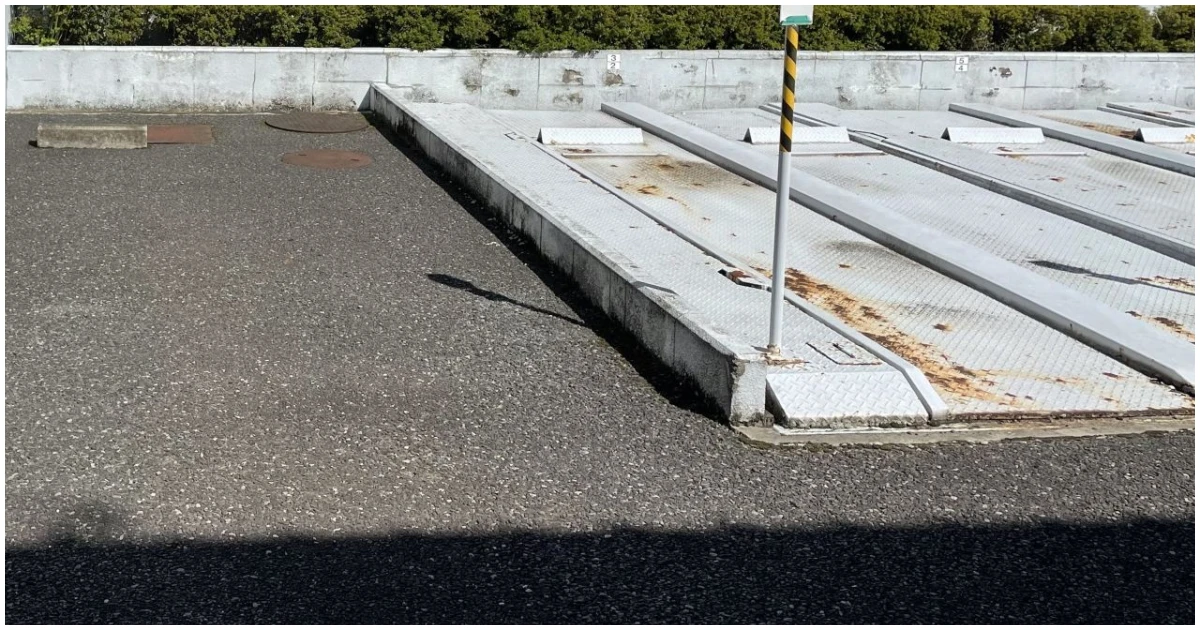 機械式駐車場の空きが埋まらない悩みをイメージした画像