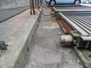 地上式機械式駐車場の段差