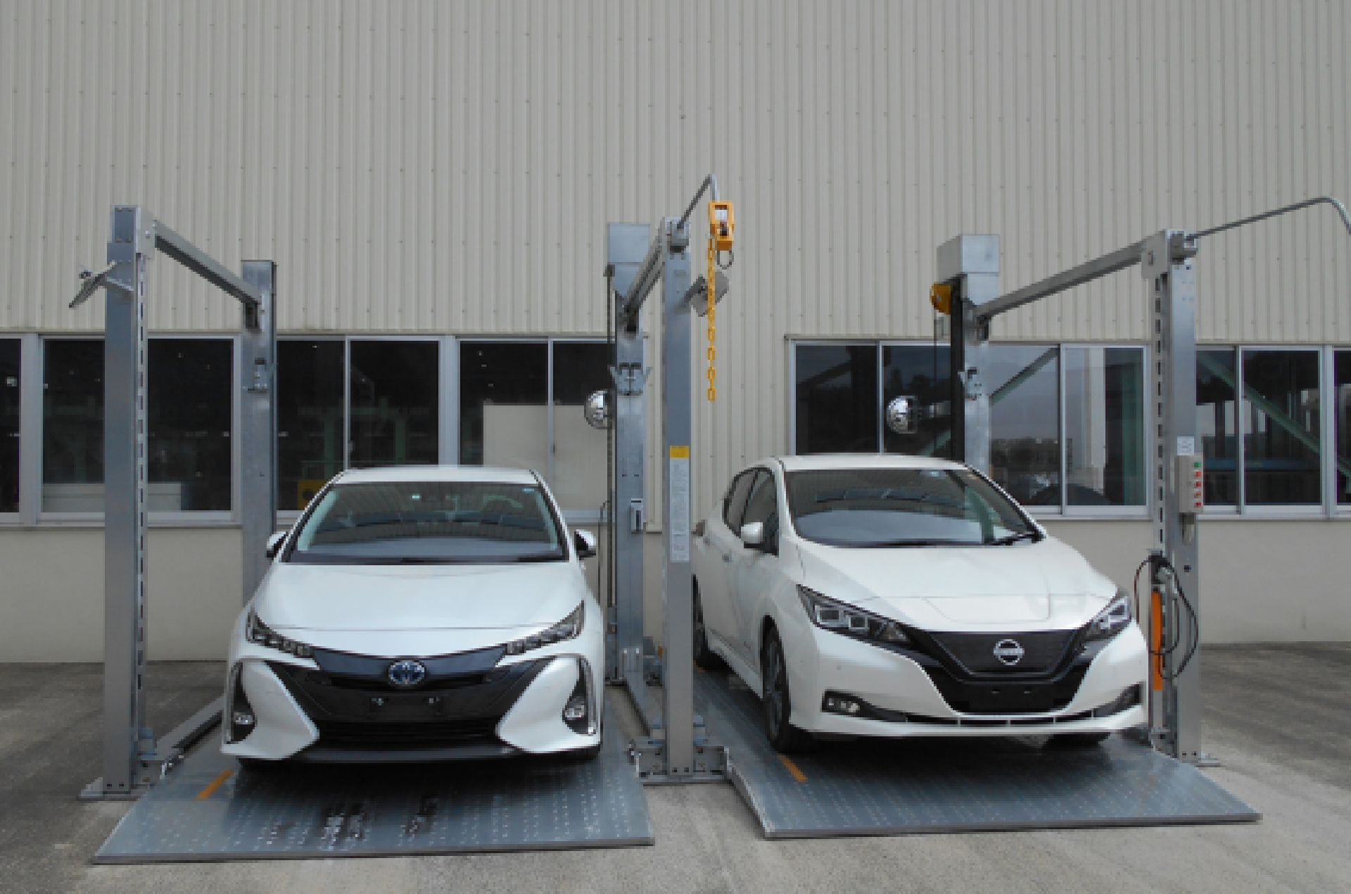 単純昇降式機械式立体駐車場（地上2段式）