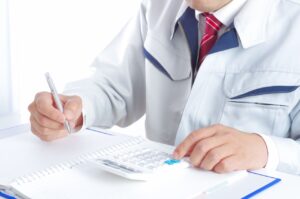 機械式駐車場の種類別の維持費｜国土交通省ガイドラインで見る修繕積立金の目安