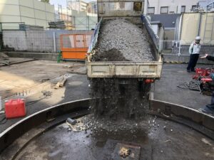 ターンテーブル砕石による埋め戻し